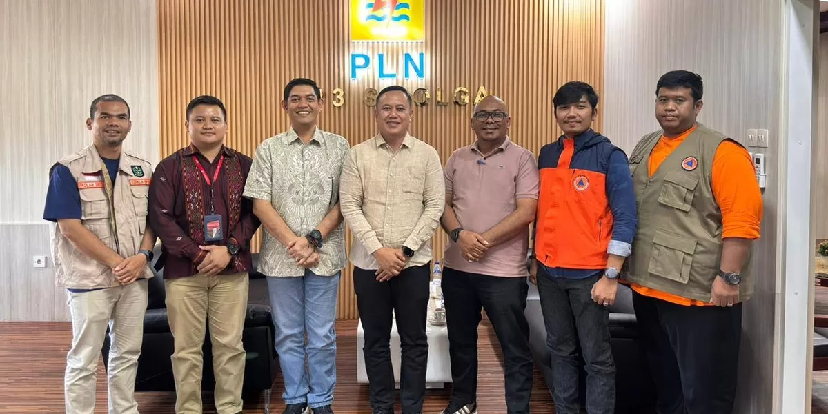 Sekda Kota Sibolga, Drs. Herman Suwito, didampingi Asisten Administrasi Pembangunan dan Umum Setdako Sibolga Denni Aprilsyah Lubis, serta Plt Kepala Pelaksana BPBD Kota Sibolga Fadlan Satia Siregar, saat koordinasi ke Kantor PLN UP3 Sibolga. (Realitasonline.id/Dok)