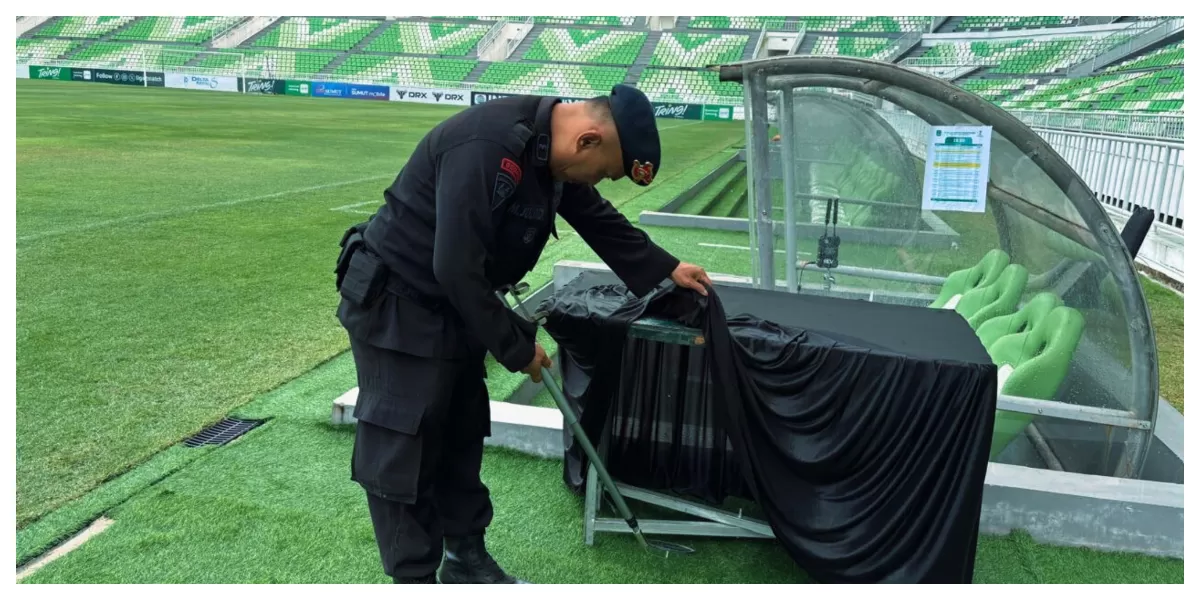 Pasukan Brimob Polda Sumut sisir seluruh lokasi pengamanan pertandingan PSMS Medan lawan FC Bekasi City di Stadion Utama Sumatera Utara Deliserdang. (Realitasonline.id/Humas Poldasu/Ogek Tanjung)
