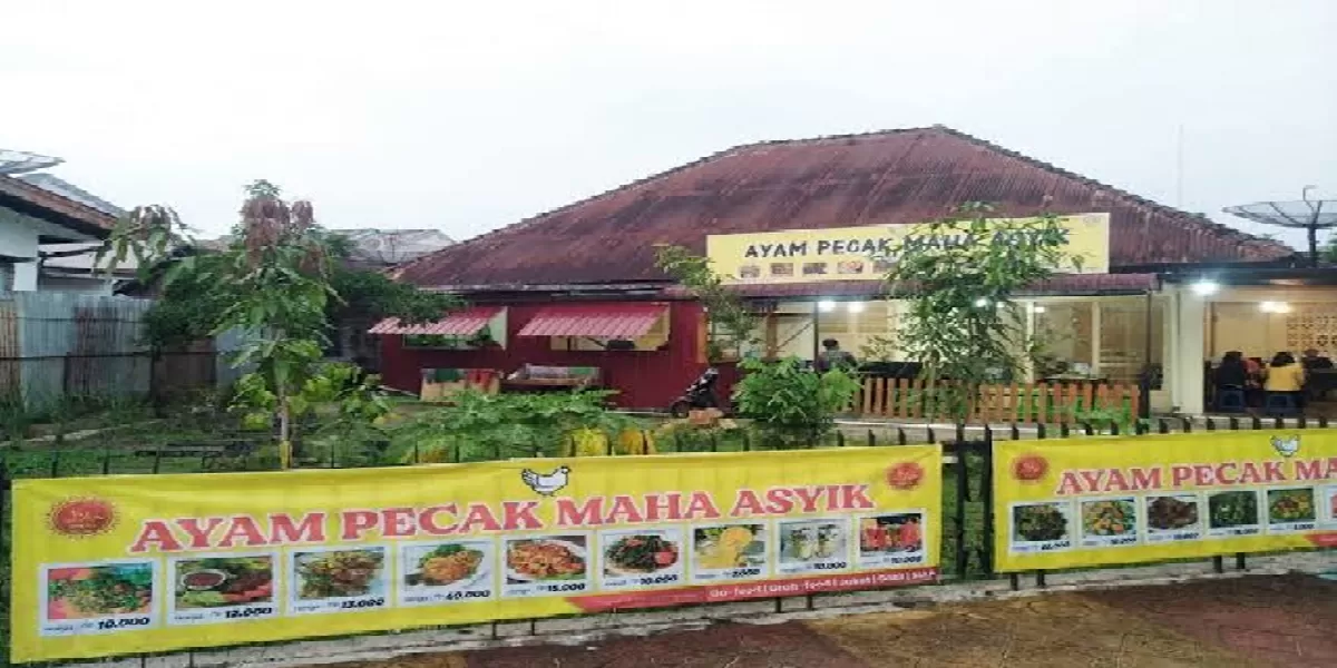 outlet Maha Asyik tempat penitipan kotak Infaq  (Realitasonline.id/RH)