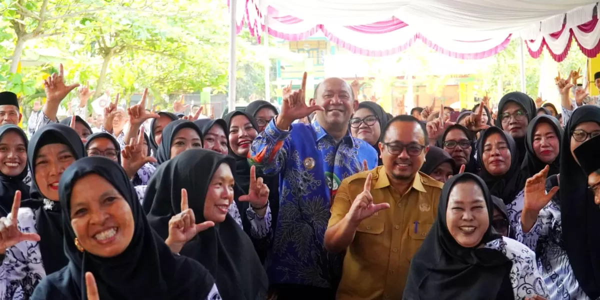 Turut hadir dalam kegiatan tersebut Kepala Dinas Pendidikan Kabupaten Langkat Ilhamsyah Bangun