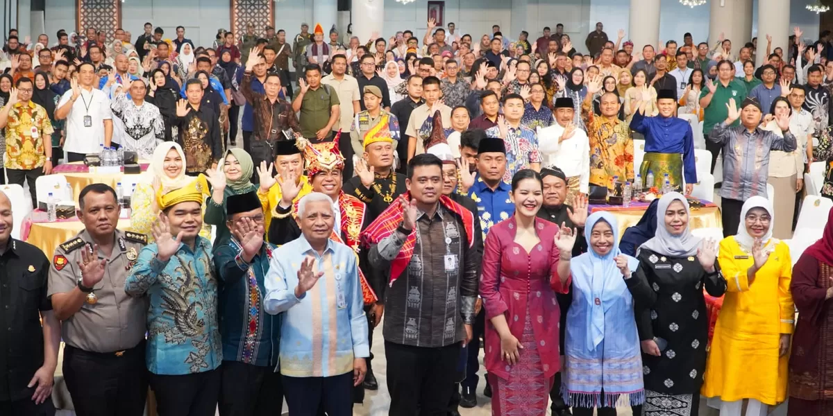 Konsultasi publik tersebut dibuka langsung oleh Gubernur Sumatera Utara Muhammad Bobby Afif Nasution, didampingi Wakil Gubernur Sumatera Utara Surya