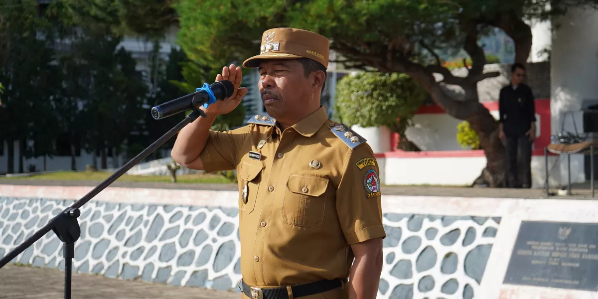 pembina apel gabungan di halaman kantor Bupati Toba pada Senin (2/2/2026) pagi, Wakil Bupati Toba Audi Murphy O. Sitorus menyampaikan hasil The Workshop Program on Support For Establishing a Circular Economy Especially For Plastics in Indonesia yang beliau ikuti sejak 25-31 Januari di Jepang.