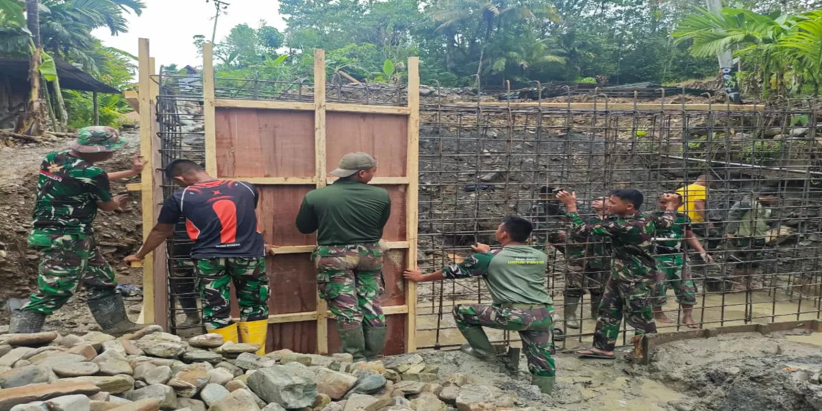 Satgas Yon Zipur I/DD Mempercepat Pembangunan Jembatan Bailey di Nias Selatan.   (Realitasonline.id/Dok)