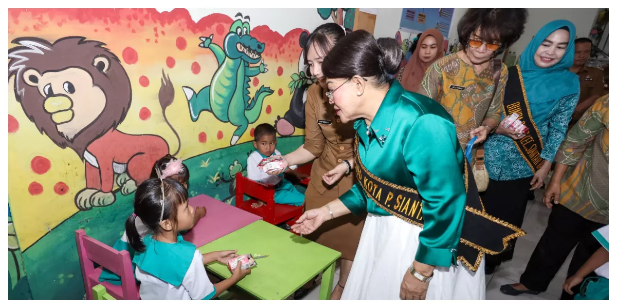 Liswati disambut antusias anak anak PAUD SAB ( Realitasonline.id/RH)