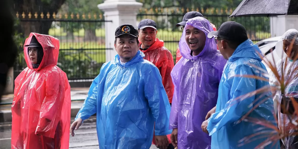 Ketua DPRD Kota Bogor, Dr. Adityawarman Adil, menghadiri Kick-Off Porprov XV Jawa Barat 2026 yang dirangkaikan dengan Funday Jalan Sehat di Kota Bogor, Minggu (8/2/2026). (Realitasonline.id/Dok)