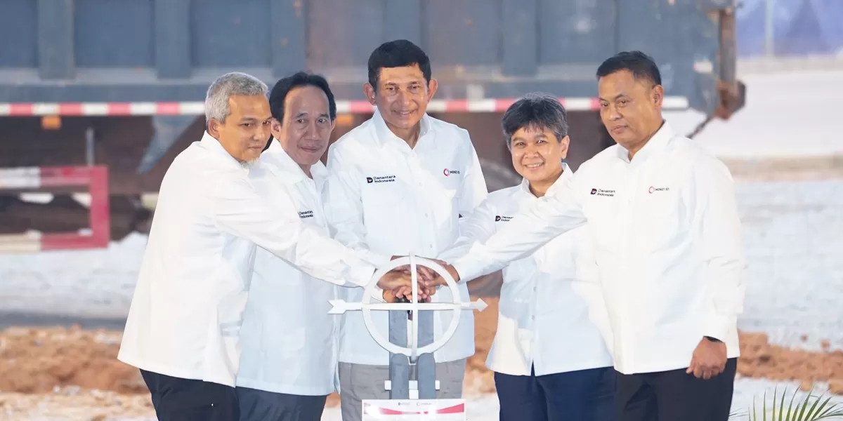 Jajaran pimpinan Danantara Indonesia bersama perwakilan Grup MIND ID saat pelaksanaan groundbreaking serentak enam proyek hilirisasi Fase I