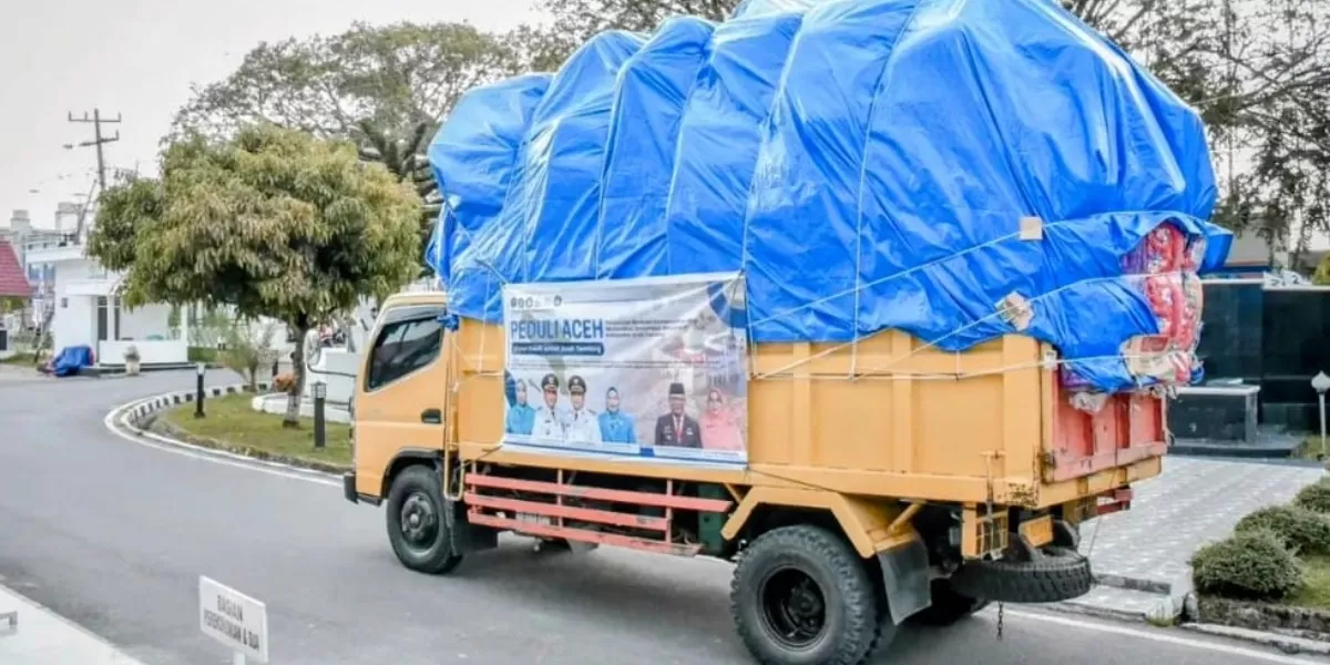 Pemko Padangsidimpuan berangkatkan bantuan kemanusiaan bagi korban bencana di Kabupaten Aceh Tamiang, dari Pendopo Kantor Wali Kota Jumat (6/2/2026).(Foto : Realitasonline/Riswandy)