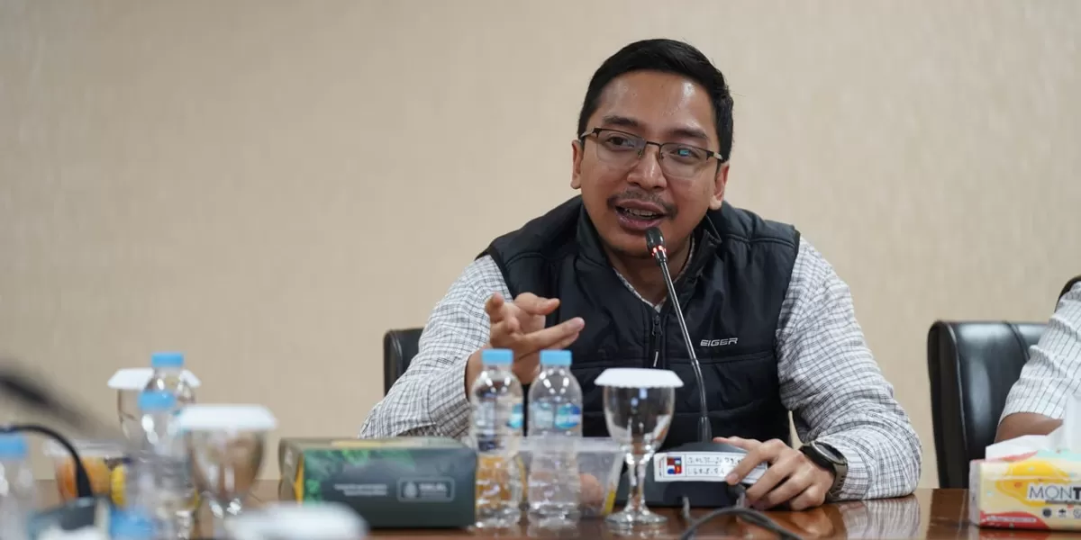 Ketua Komisi IV DPRD Kota Bogor, Fajar Muhamad Nur, menyampaikan catatan kritis terhadap minimnya anggaran DP3A dalam pembahasan RKA 2026 di Gedung DPRD Kota Bogor. (Realitasonline.id/Dok)