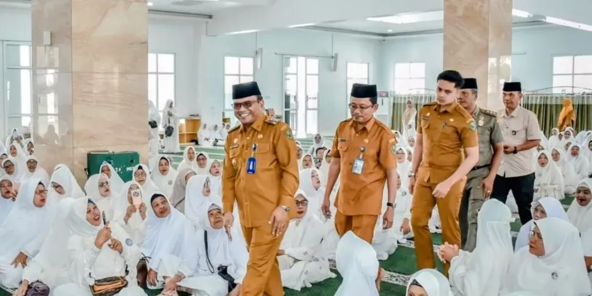 Wali Kota Padangsidimpuan, Dr. H. Letnan Dalimunthe, menghadiri Pengajian Akbar Al-Ikhlas Kota Padangsidimpuan yang dirangkaikan dengan peringatan Isra Mi&rsquo;raj Nabi Besar Muhammad SAW dan menyambut Bulan Suci Ramadhan 1447 Hijriah di Masjid Al Abror, Selasa (10/2/2026).(Foto : Realitasonline/Riswandy