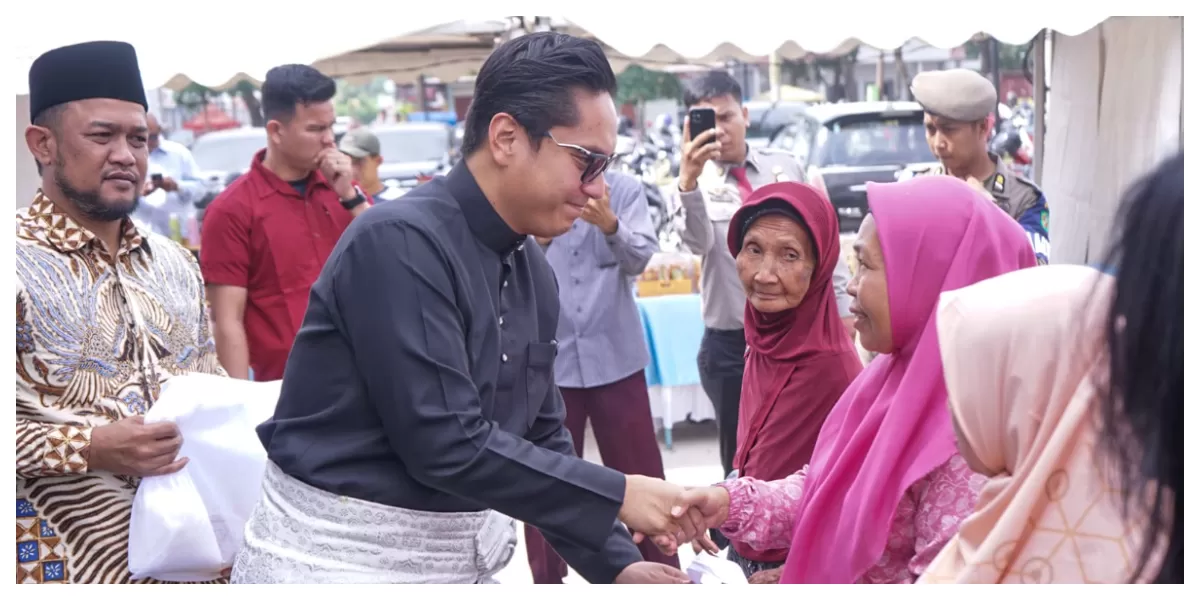 Wali Kota Medan Rico Waas saat tinjau pasar murah dalam rangka menyambut Ramadhan. (Realitasonline.id/Dok)