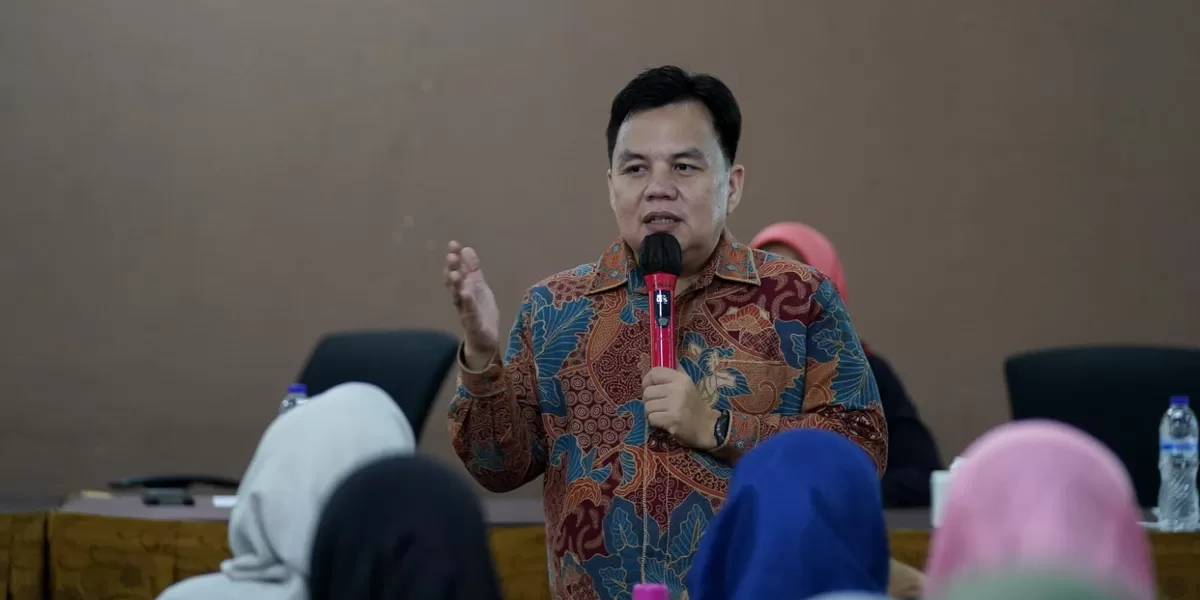 Ketua DPRD Kota Bogor Dr. Adityawarman Adil membuka Pelatihan Kewirausahaan dan Kompetensi Usaha Mikro di Rizen Padjadjaran Hotel, Bogor Timur, Rabu, 11 Februari 2026, sebagai upaya memperkuat daya saing UMKM. (Realitasonline.id/Dok)