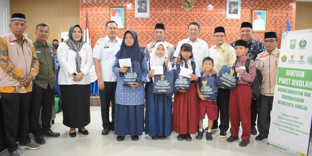 Foto: Pemko Sibolga bersama Baznas menyalurkan bantuan paket sekolah untuk siswa terdampak bencana. (Realitasonline.id/Dok)