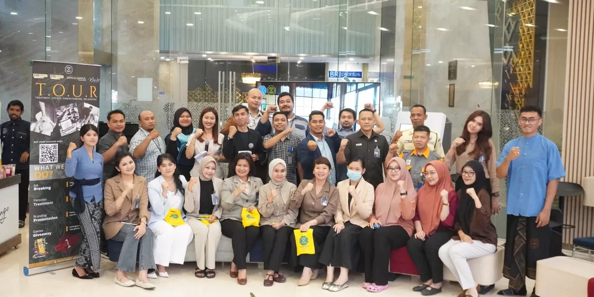 Promosi produk BRI menjadi bagian integral, di mana peserta diajak memahami branding serta pengetahuan produk secara menyeluruh.