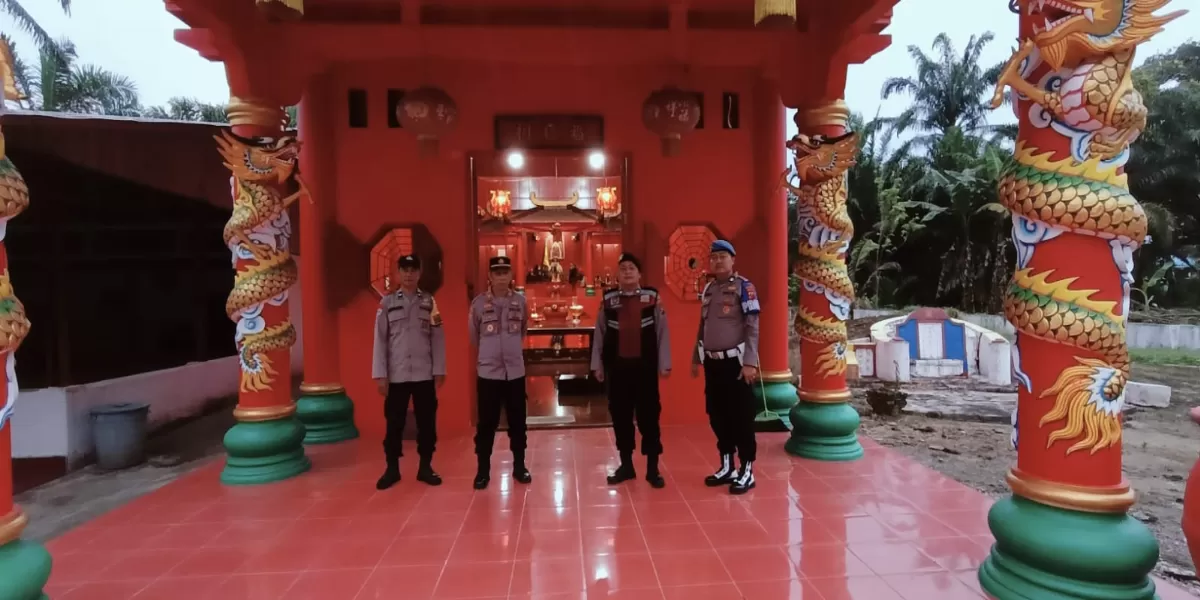 Personil Poldasu melakukan PAM di seluruh Vhiahara dan Kelenteng di Sumut (Realitas online.id/Dok)
