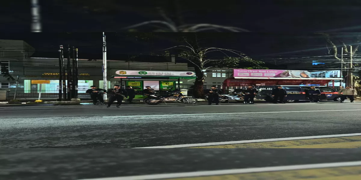 Brimob Poldasu lakukan patroli di Kawasan rawan tindak kejahatan jalanan dan aksi begal dipantau dan demi Keamanan Warga Medan.  (Realitas online.id/Dok)