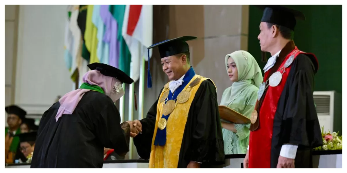  Rektor USU Prof Muryanto Amin saat prosesi wisuda 1843 sarjana. (Realitasonline.id/Dok)