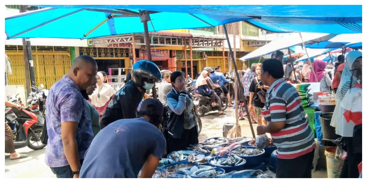  Memasuki bulan suci Ramadhan, Polres Padangsidimpuan melalui Satgas Pangan melakukan pengecekan harga kebutuhan pokok di Pasar Sanggumpal Bonang. (Realitasonline.id/Riswandy)