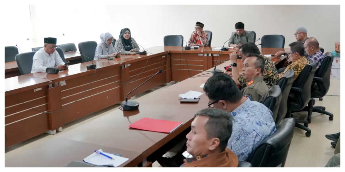 Panitia Khusus DPRD Kota Bogor menggelar rapat kerja pembahasan Raperda Penyelenggaraan Pasar Rakyat di Ruang Rapat Komisi I, Gedung DPRD Kota Bogor, Jumat, 20 Februari 2026. (Realitasonline.id/Dok)