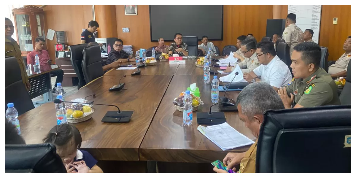 RDP di Komisi 4 DPRD Medan bahas kasus pembongkaran billboard berizin dan taat pajak. (Realitasonline.id/Dok)