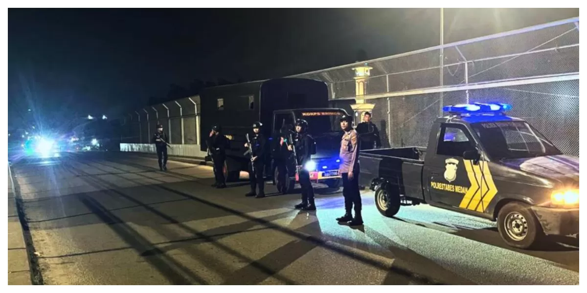 Antisipasi aksi kejahatan jalanan di Kota Medan, Brimob Polda Sumut gencarkan patroli di kawasan Rawan Kejahatan. (Realitasoline.id/Ogek Tanjung)