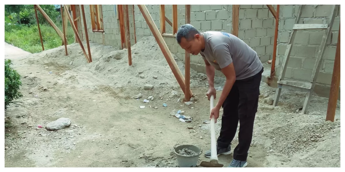 Brimob Polda Sumut Bangun Rumah Korban Banjir di Desa Tolang Julu ( Humas Poldasu ) Ogek Tanjung.