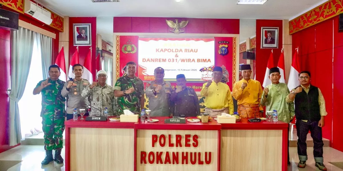 Jalan damai perselisihan PT APN (PT Torganda) dengan warga Desa Tambusai Utara Rokan Hulu. (Realitasonline.id/Penrem 031/WB/Ogek Tanjung)