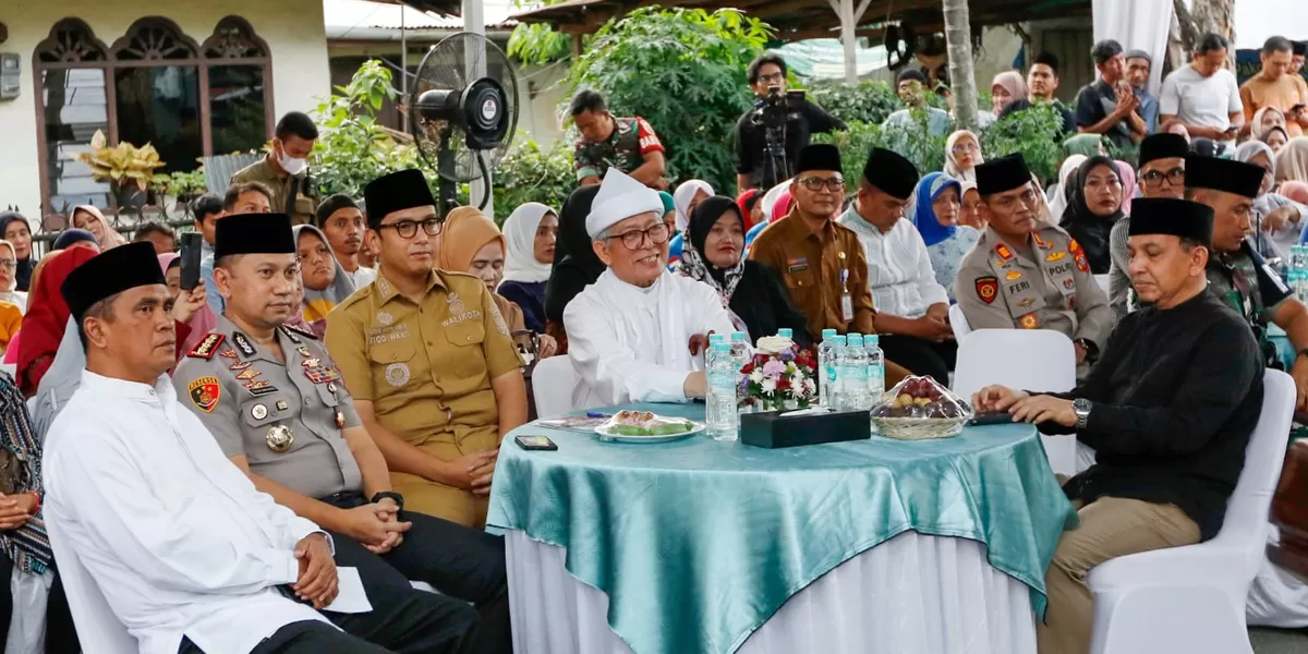 Wali Kota Rico Waas mengawali rangkaian safari Ramadhan Pemko Medan di Masjid Al Munawwarah Kecamatan Medan Kota, Senin (23/2/2026).