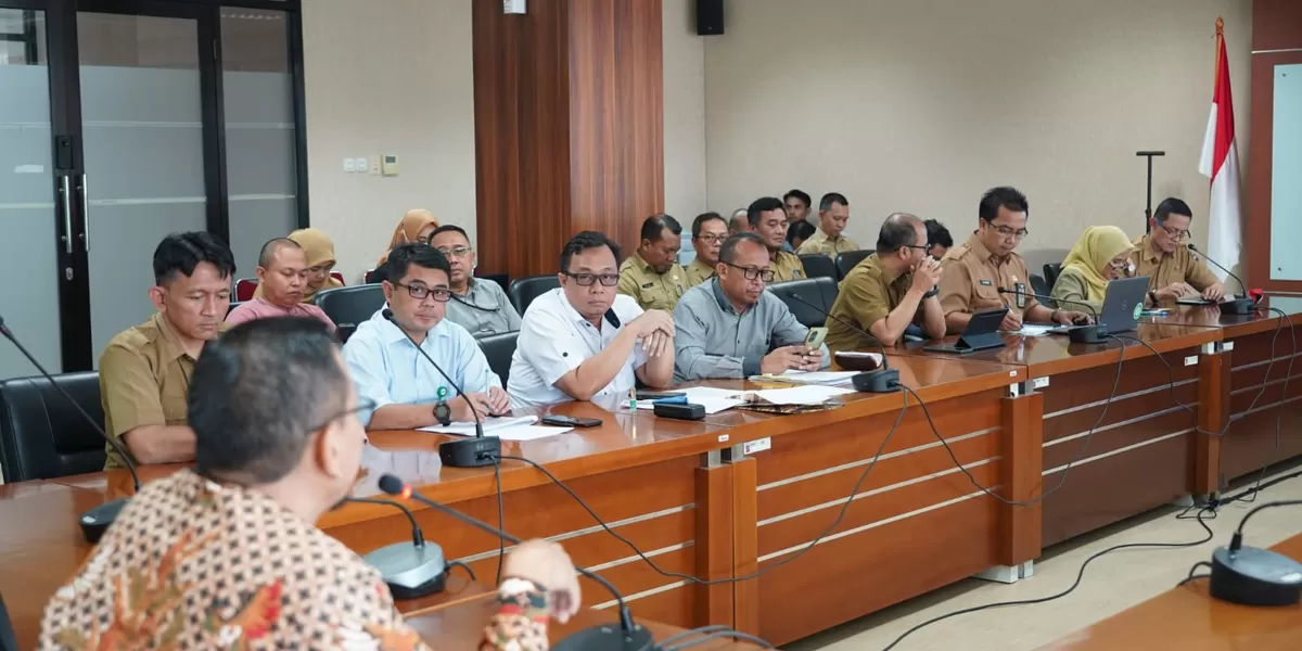 Pansus DPRD Kota Bogor menggelar rapat kerja pembahasan Raperda Penyelenggaraan Pasar Rakyat di Gedung DPRD Kota Bogor, Selasa, 24 Februari 2026. (Realitasonline.id/Dok)