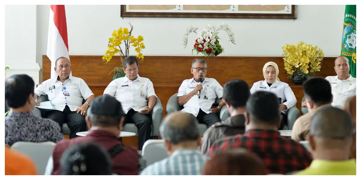 Pemprov Sumut melalui Aspem dan Kesra Setdaprovsu Basarin Yunus Tanjung dan BPBD Sumut Konferensi Pers terkait Perkembangan Penanganan Bencana Alam di Sumut.&nbsp; (Realitasonline.id/mis)