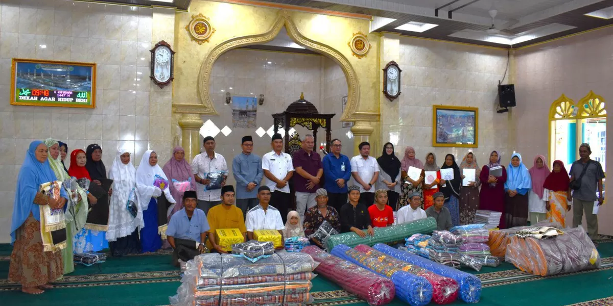 Foto: Penyerahan paket bantuan kepada warga korban bencana di Kota Sibolga dari BPJS Ketenagakerjaan wilayah Sumbagut. (Realitasonline.id/Dok)