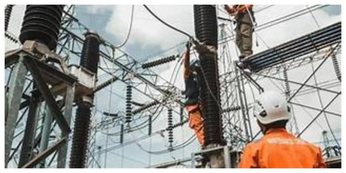 Ilustrasi gambar perbaikan listrik yang padam. (Realitasonline.id/Dok)