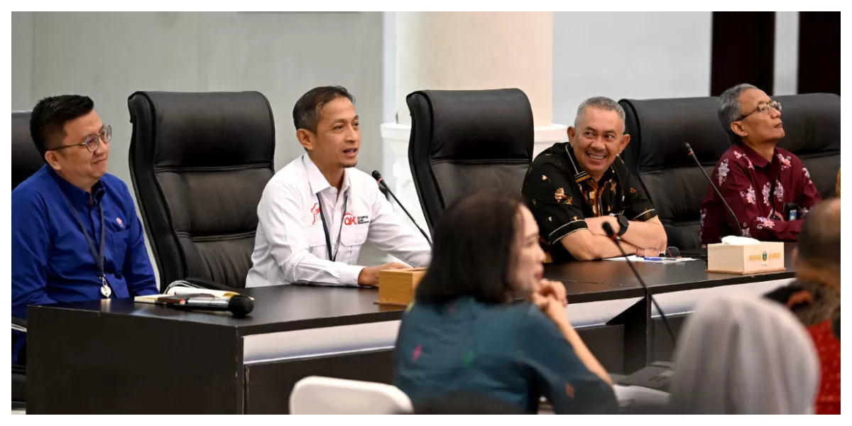 Pj Sekdaprov Sumu Sulaiman Harahap hadiri Rapat Pleno Penetapan Program Kerja TPKAD 2026 di Aula Raja Inal Siregar lantai 2 Kantor Gubernur Sumut,  Jumat (27/2/2026). (Realitasonline.id/Fahmi Aulia)