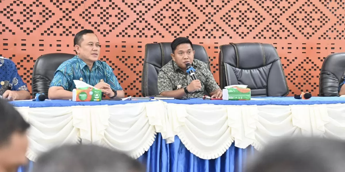 Foto: Wali Kota Sibolga Syukri Penarik saat memimpin rapat rencana kegiatan HUT ke-326 Sibolga. (Realitasonline.id/Dok)