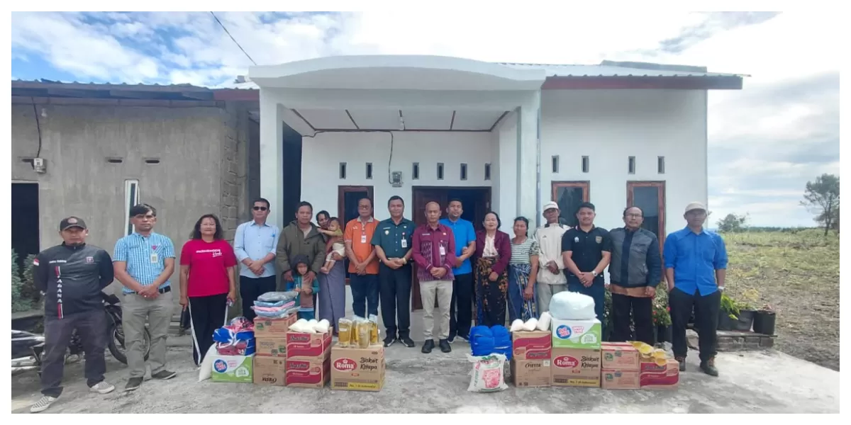Pemkab Humbahas salurkan bantuan untuk korban angin puting beliung di Nagasaribu II. (&nbsp; Realitasonline.id/Dok)