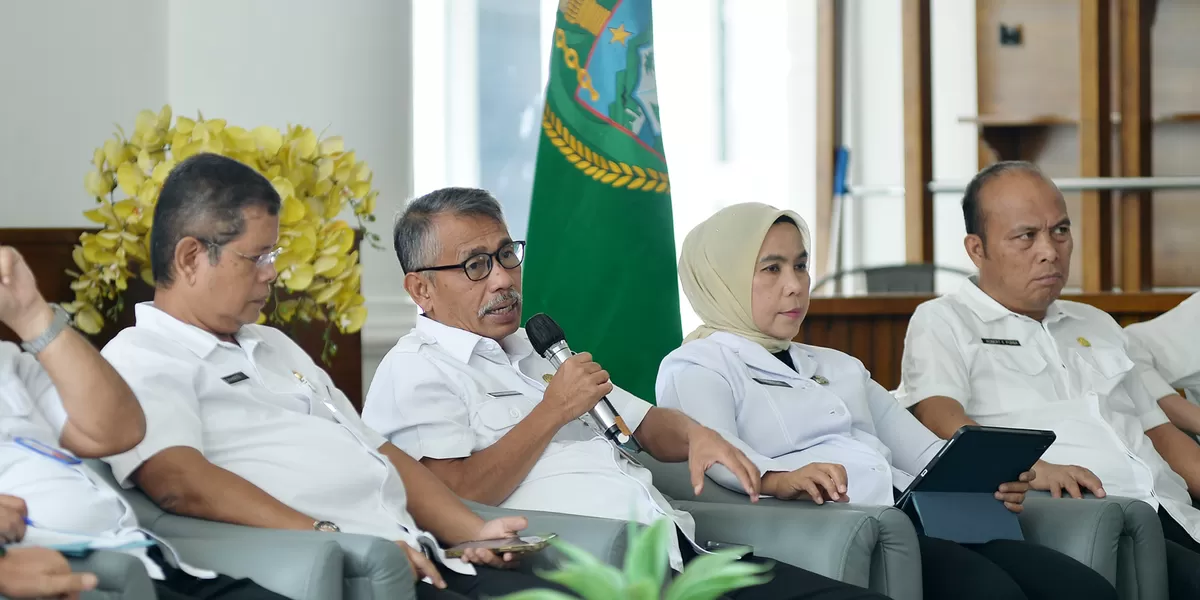 Pemprov Sumut melalui Asisten Pemerintahan dan Kesejahteraan Rakyat Sekretariat Daerah Provinsi Sumut Basarin Yunus Tanjung dan Badan Penanggulangan Bencana Daerah Provinsi Sumut melakukan Konferensi Pers terkait Perkembangan Penanganan Bencana Alam di Sumut. 