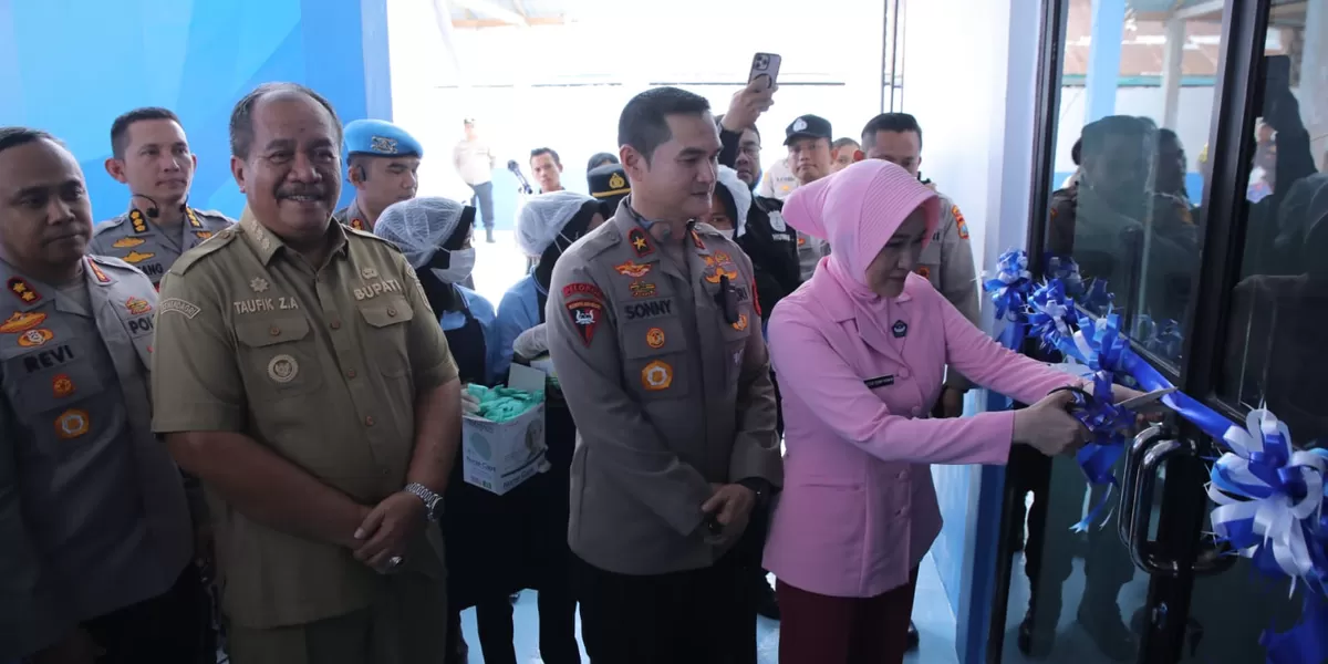 Wakapolda Sumut Sonny Irawan didampingi Bupati Asahan Taufik Zainal Abidin Siregar saat meresmikan SPPG Polres Asahan