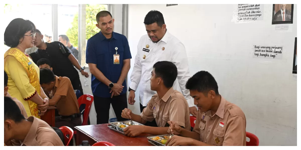 Bobby Nasution tinjau program MBG di SMA Negeri 1 Gunungsitoli. (Realitasonline.id/Kominfo Sumut)
