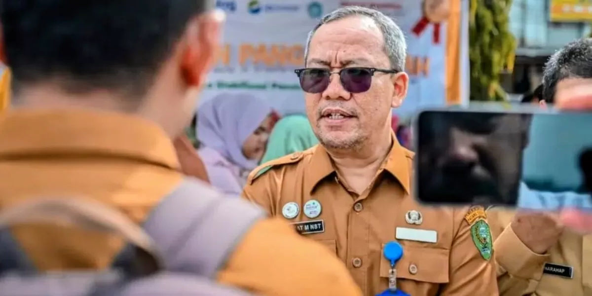 Pemko Padangsidimpuan bersama BI dan Perum Bulog menggelar Gerakan Pangan Murah sebagai langkah strategis menjaga stabilitas pasokan dan harga bahan pokok menjelang HBKN 2026, berlangsung di Alaman Bolak Kota Padangsidimpuan, Senin (2/3/2026).(Foto: Realitasonline/Riswandy)