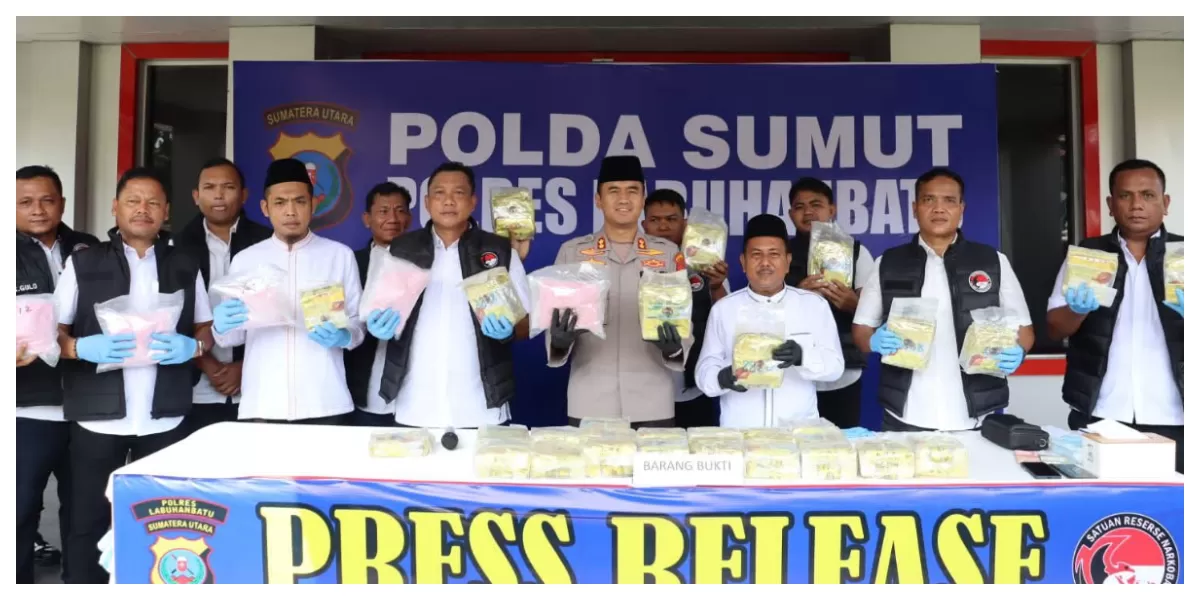 Kapolres Labuhanbatu Wahyu Endarjaya, Ketua MUI Labuhanbatu, Ketua FKUB konfrensi pers penangkapan kurir Narkoba skala besar lintas provinsi di Mapolres Labuhanbatu, Selasa  (3/3/1026). (Realitasonline.id/Dok)
