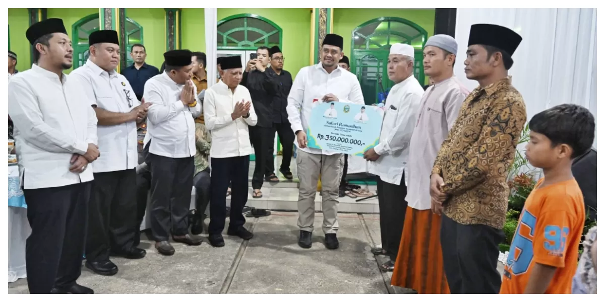 Bobby Nasution dan Wagub Sumut Surya Safari Ramadhan ke Padang Lawas Utara di Masjid Raya Pasar Sipiongot, Dolok, Paluta. (Realitasonline.id/Kominfo Sumut/ Munawar Harahap)