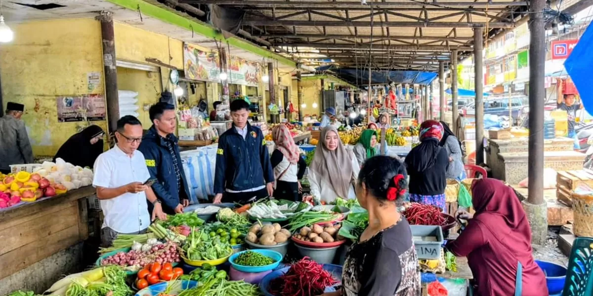 Polres Padangsidimpuan melakukan pengecekan harga pangan di sejumlah Pasar tradisionil di Kota Padangsidimpuan, Rabu (4/3/2026).(Foto: Realitasonline/Riswandy)