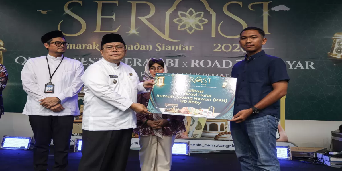 Wali Kota bersama istri serahkan bantuan di program SERASI Bank Indonesia  (Realitasonline.id/SS)