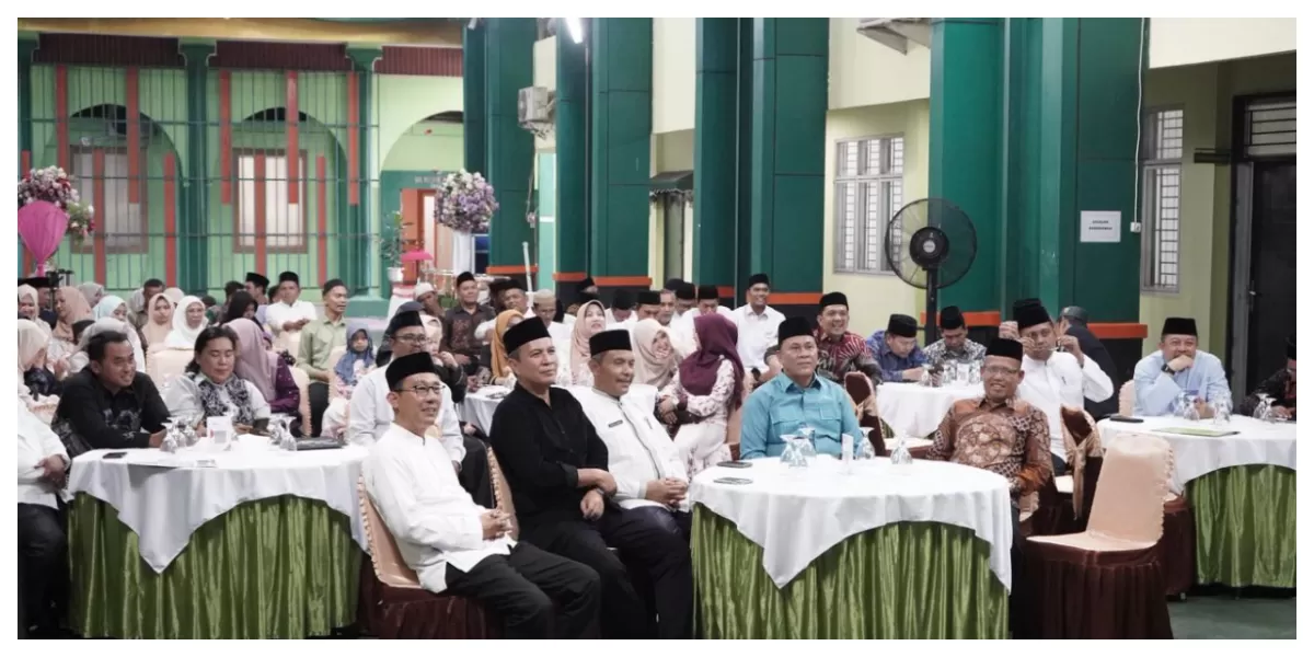 Kanwil Kemenag Sumut buka puasa bersama dan serahkan 200 paket Ramadan kepada anak yatim dan kaum duafa, Kamis (5/3/2026). (Realitasonline.id/Dok)