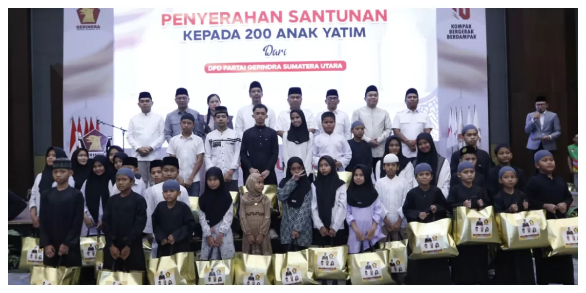 Wakil Wali Kota Zakiyuddin Harahap serahkan santunan kepada anak yatim piatu pada buka puasa bersama DPD Gerindra Sumut, Sabtu (7/3/2026). (Realitasonline.id/Dok)
