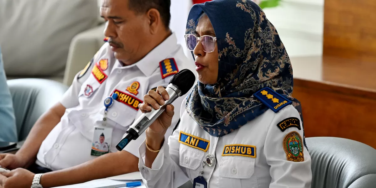 Dinas Perhubungan Provinsi Sumatera Utara, memberikan keterangan Pers kepada awak media terkait &ldquo;Realisasi Bus Listrik Medan, Binjai, Deliserdang (Mebidang), Mudik Gratis dan Jalur Aman Pulang Kampung" di Lobby Dekranasda Lt.1, Kantor Gubernur Sumatera Utara, Jumat (6/3/2026).