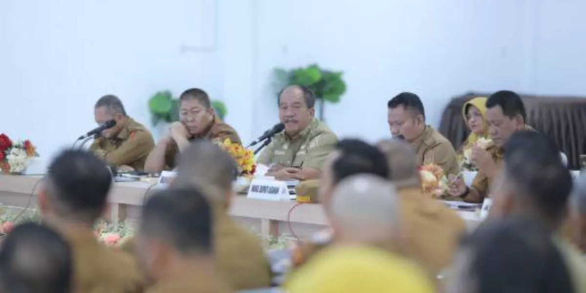 Bupati Asahan Taufik Zainal Abidin Siregar memimpin Rapat Koordinasi Pemerintahan (Rakorpem) di Aula Melati