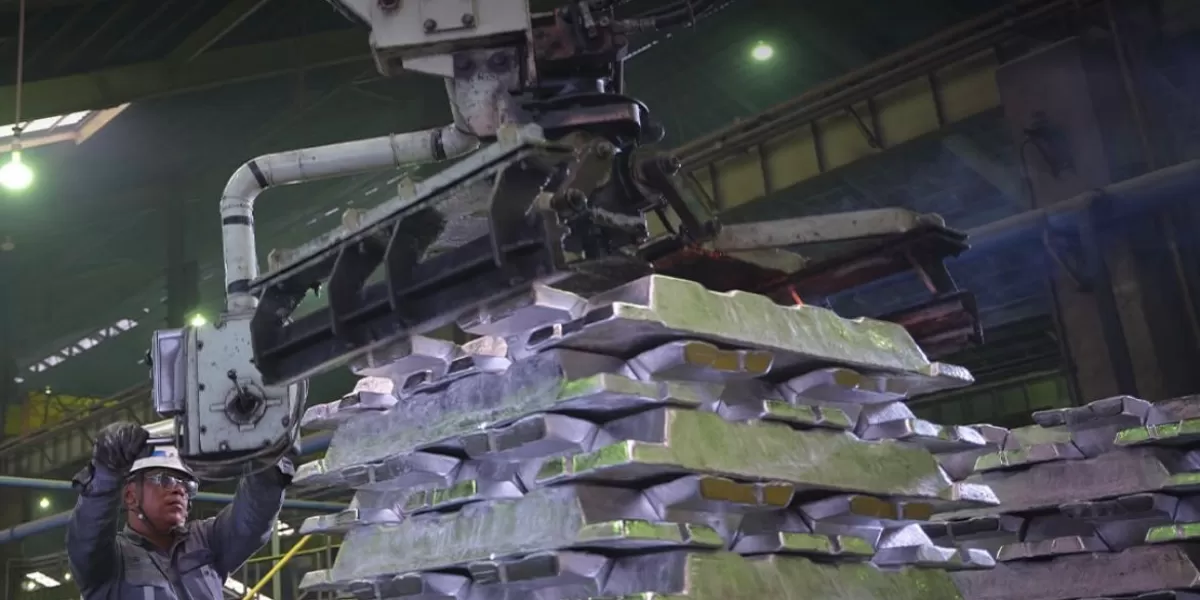 Insan PT Indonesia Asahan Aluminium (INALUM) tetap menjalankan aktivitas operasional di area smelter selama bulan Ramadan dengan menjaga disiplin kerja dan standar K3