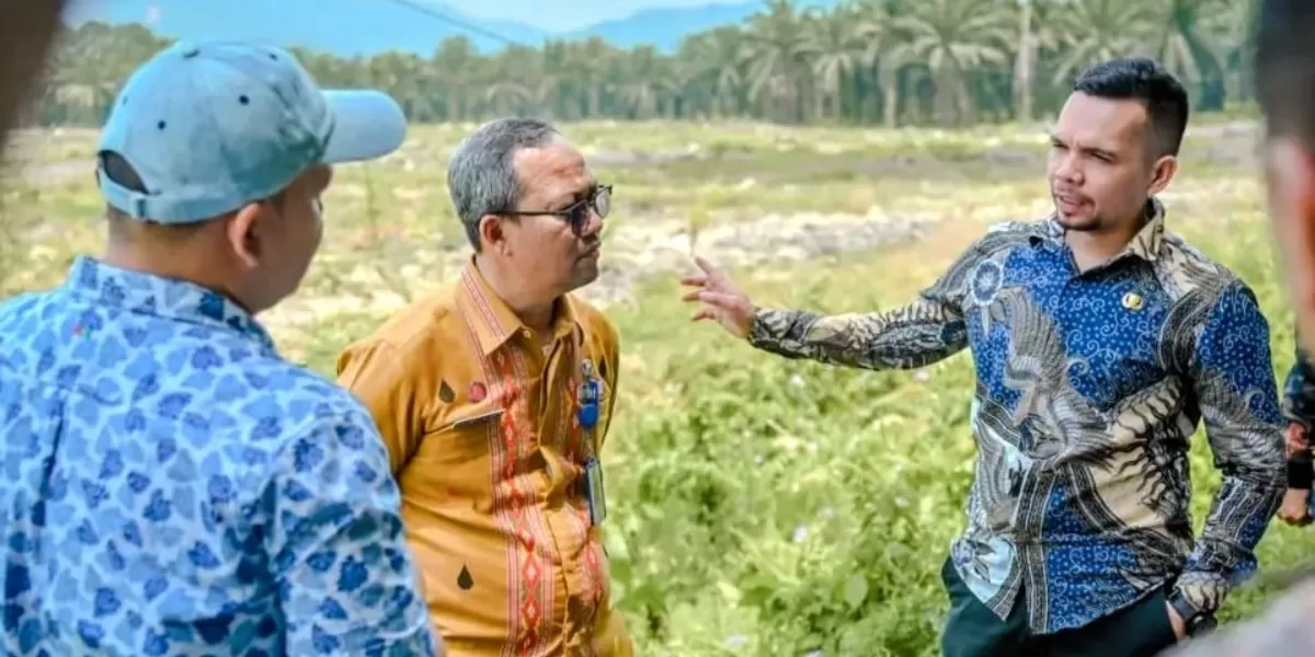 Wali Kota Padangsidimpuan diwakili Sekda H. Rahmat Marzuki Nasution, meninjau sejumlah lokasi yang diusulkan sebagai tempat pembangunan hunian tetap bagi masyarakat yang terdampak bencana di wilayah Kota Padangsidimpuan di eks lahan PTPN IV Regional I Kebun Batangtoru, Avd IV Pijorkoling, Jumat (13/