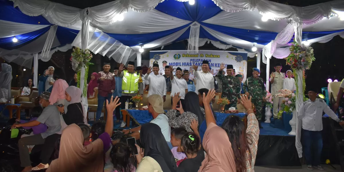 Foto: Wali Kota Sibolga Syukri Penarik bersama Forkopimda melepas peserta pawai takbiran keliling. (Realitasonline.id/Dok)