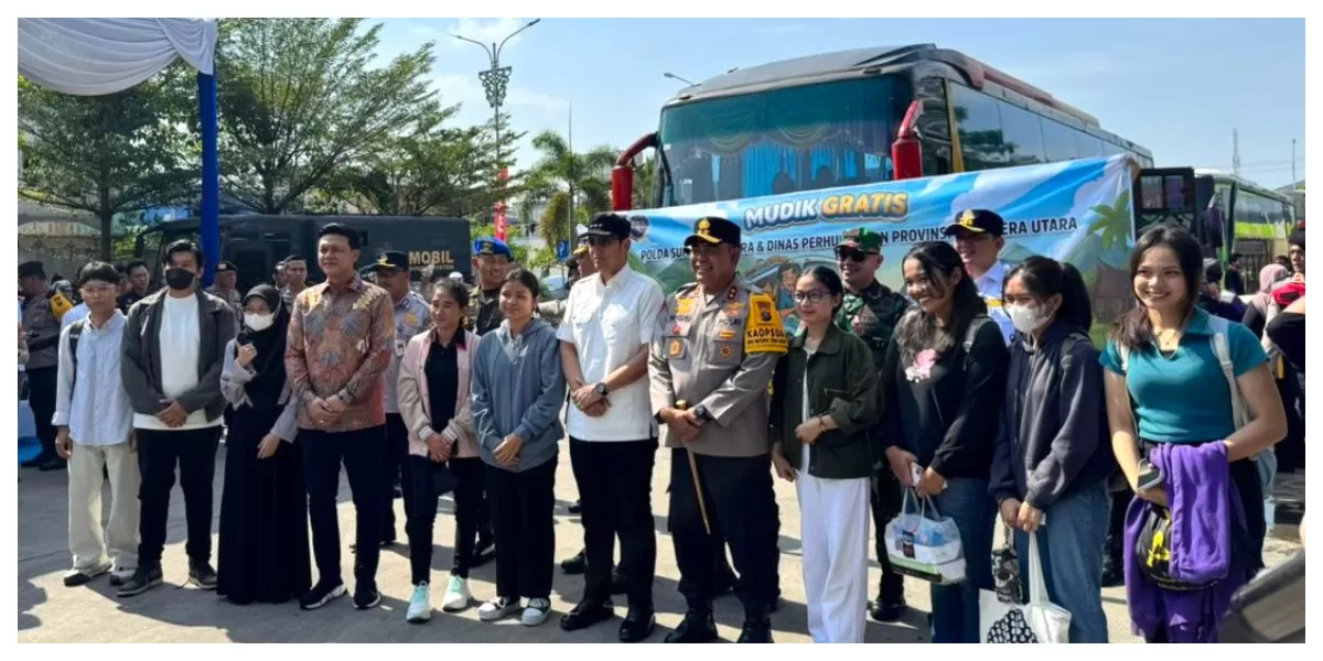 Pemberangkatan mudik gratis disaksikan anggota DPRD Medan David Roni Ganda Sinaga. (Realitasonline.id/Humas)